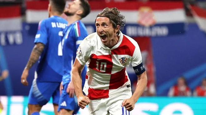 但他仍然在 但他仍然在