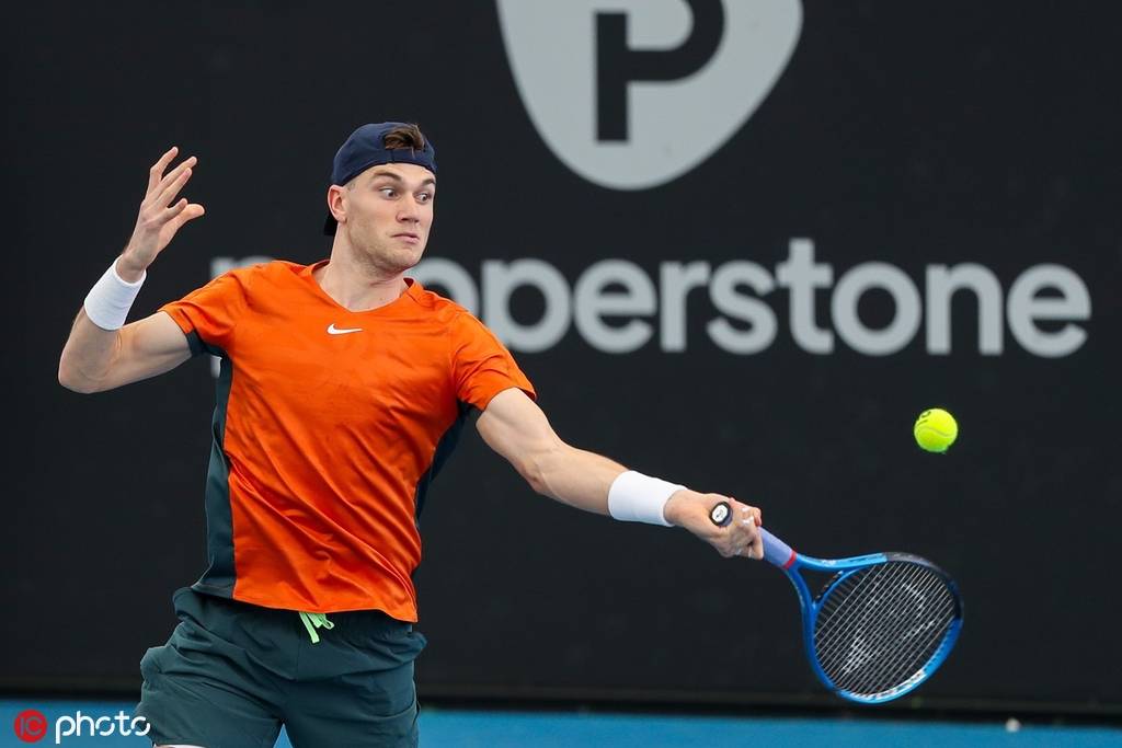 而陷入困境 而陷入困境