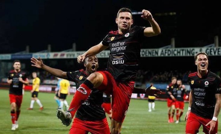 击过亿合同 击过亿合同